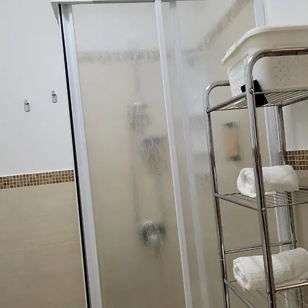 Oda ve Kahvaltı Kristal Cinisi